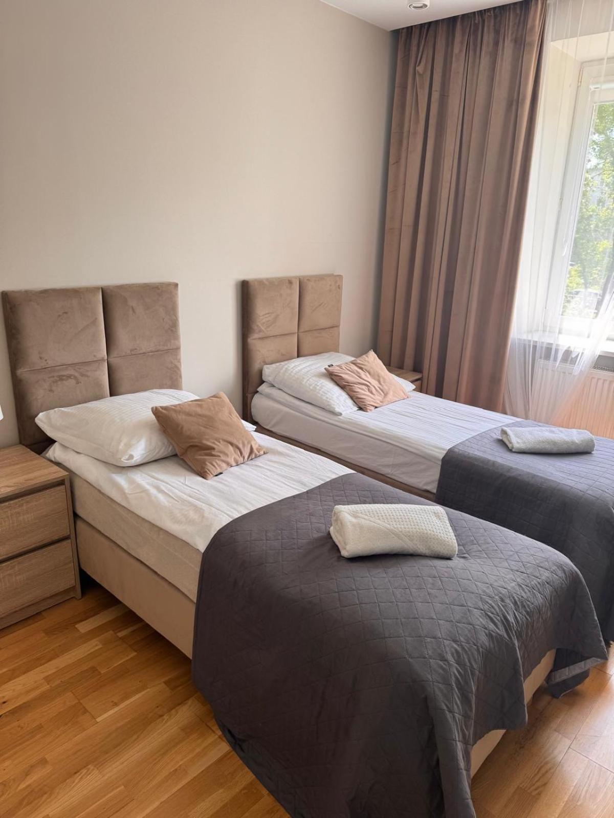 Family & Business Elegant Apartments Ul Astronautow Centrum Downtown - 3 Bedroom, Parking 키엘체 외부 사진