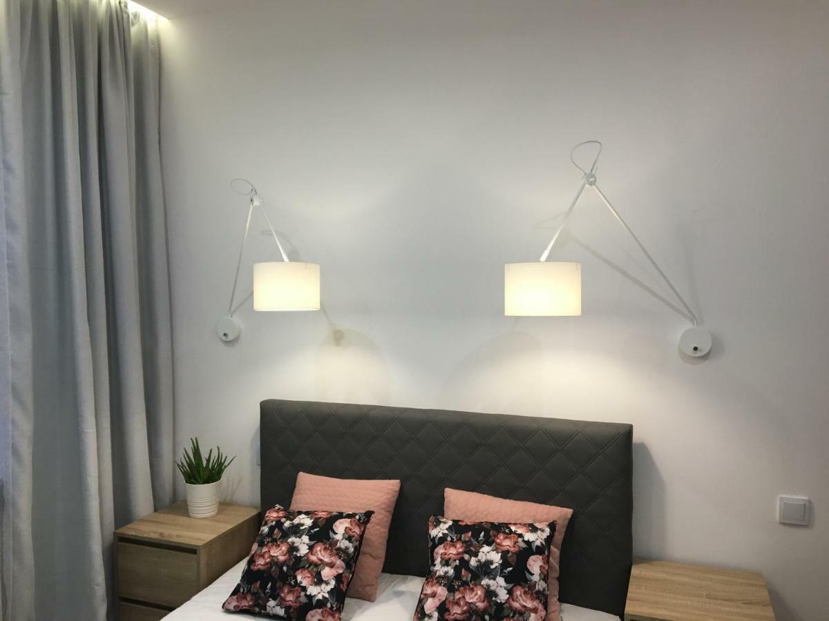 Family & Business Elegant Apartments Ul Astronautow Centrum Downtown - 3 Bedroom, Parking 키엘체 외부 사진