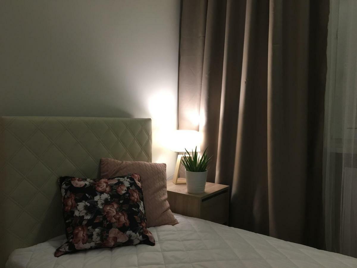 Family & Business Elegant Apartments Ul Astronautow Centrum Downtown - 3 Bedroom, Parking 키엘체 외부 사진