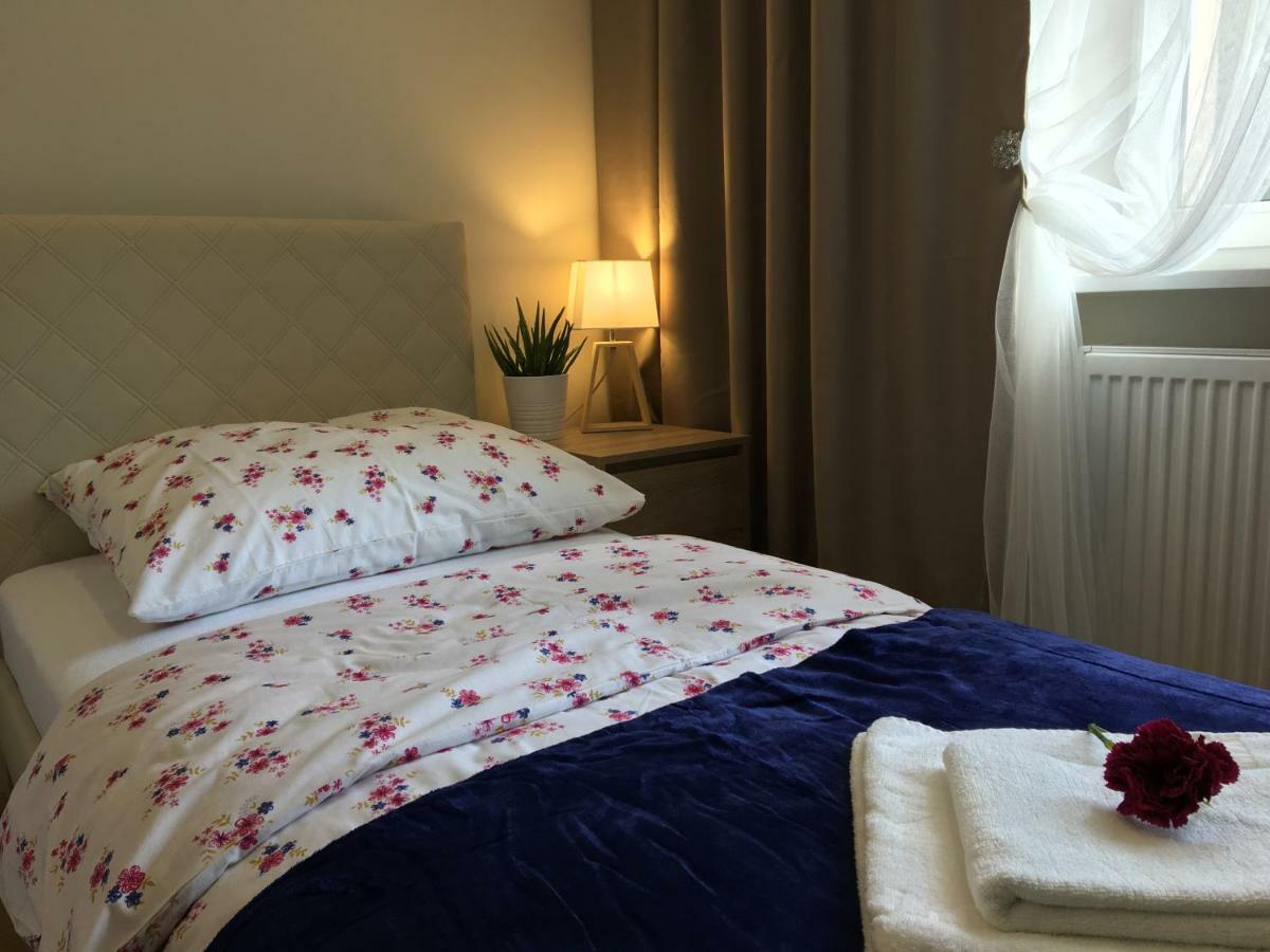 Family & Business Elegant Apartments Ul Astronautow Centrum Downtown - 3 Bedroom, Parking 키엘체 외부 사진