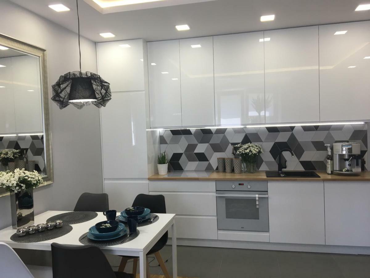Family & Business Elegant Apartments Ul Astronautow Centrum Downtown - 3 Bedroom, Parking 키엘체 외부 사진