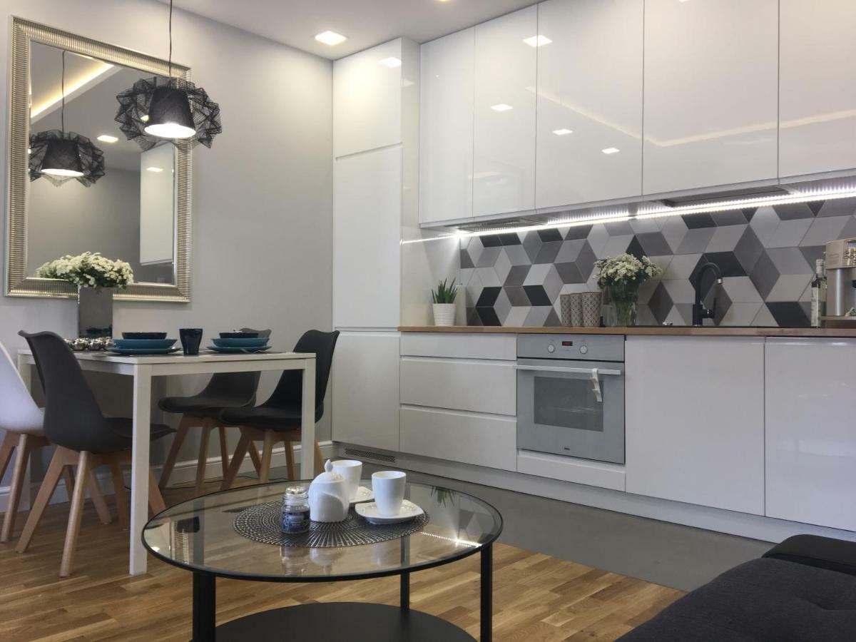 Family & Business Elegant Apartments Ul Astronautow Centrum Downtown - 3 Bedroom, Parking 키엘체 외부 사진