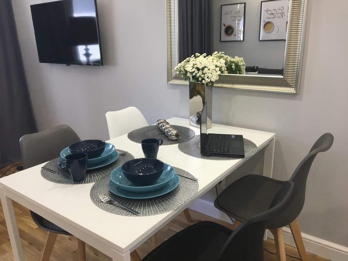 Family & Business Elegant Apartments Ul Astronautow Centrum Downtown - 3 Bedroom, Parking 키엘체 외부 사진