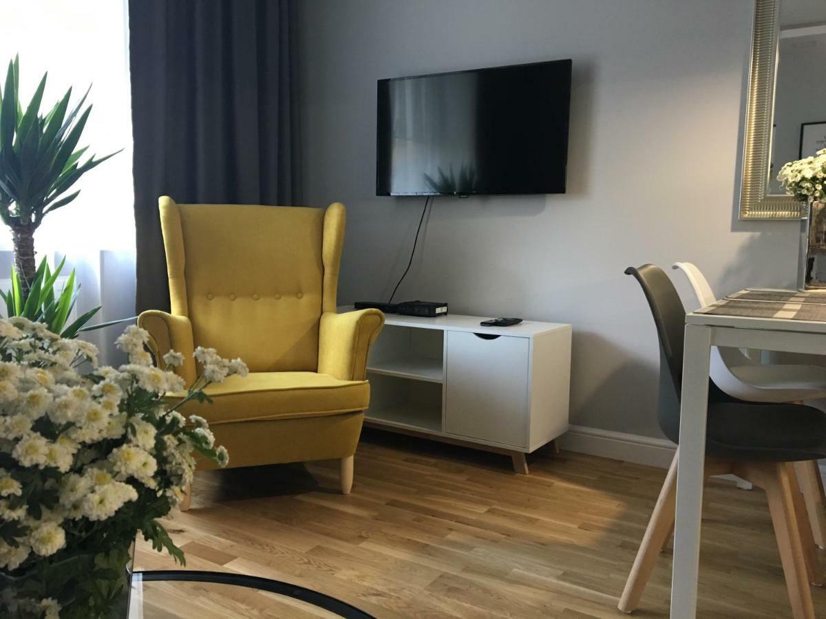 Family & Business Elegant Apartments Ul Astronautow Centrum Downtown - 3 Bedroom, Parking 키엘체 외부 사진