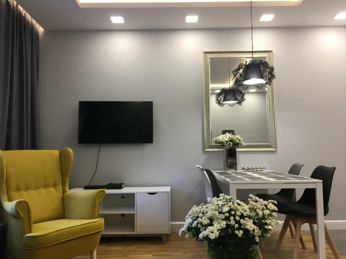 Family & Business Elegant Apartments Ul Astronautow Centrum Downtown - 3 Bedroom, Parking 키엘체 외부 사진